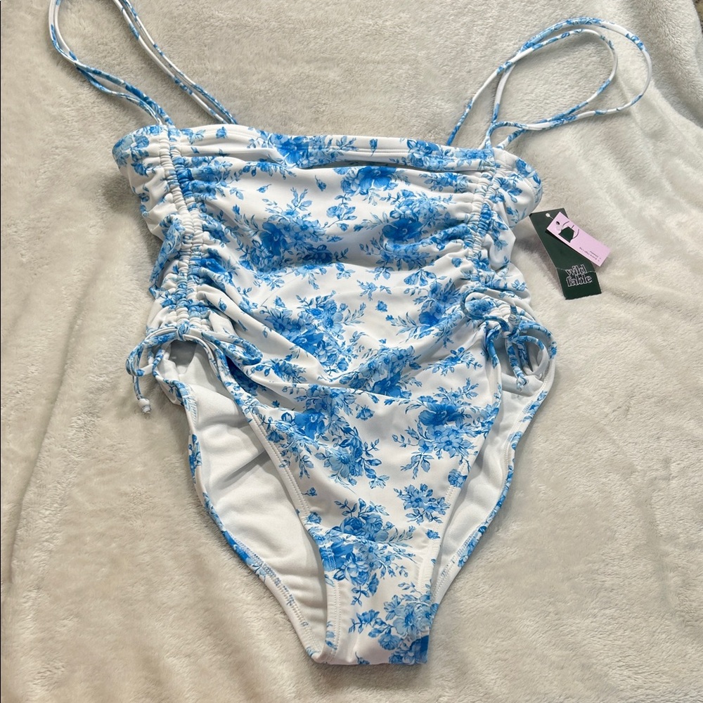 Wild Fable White and Blue Floral Kids Swimsuit size large-12-14